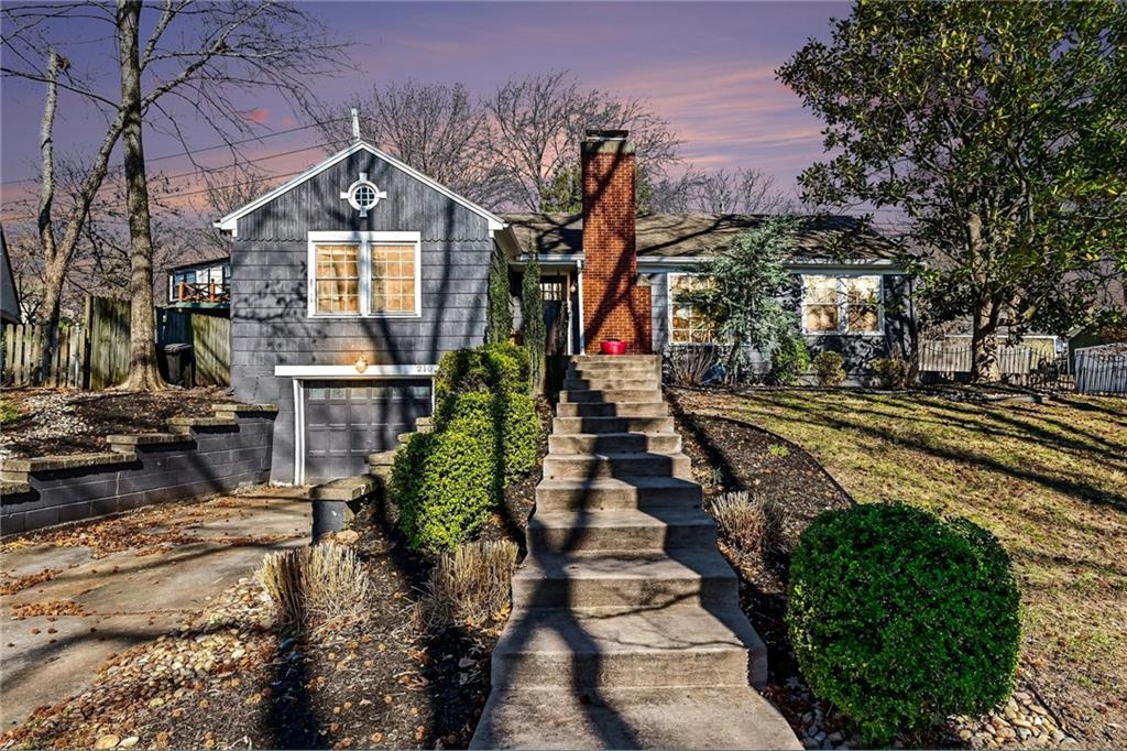 210 East Winthrope Road Kansas City, MO 64113 - Photo 2 of 29