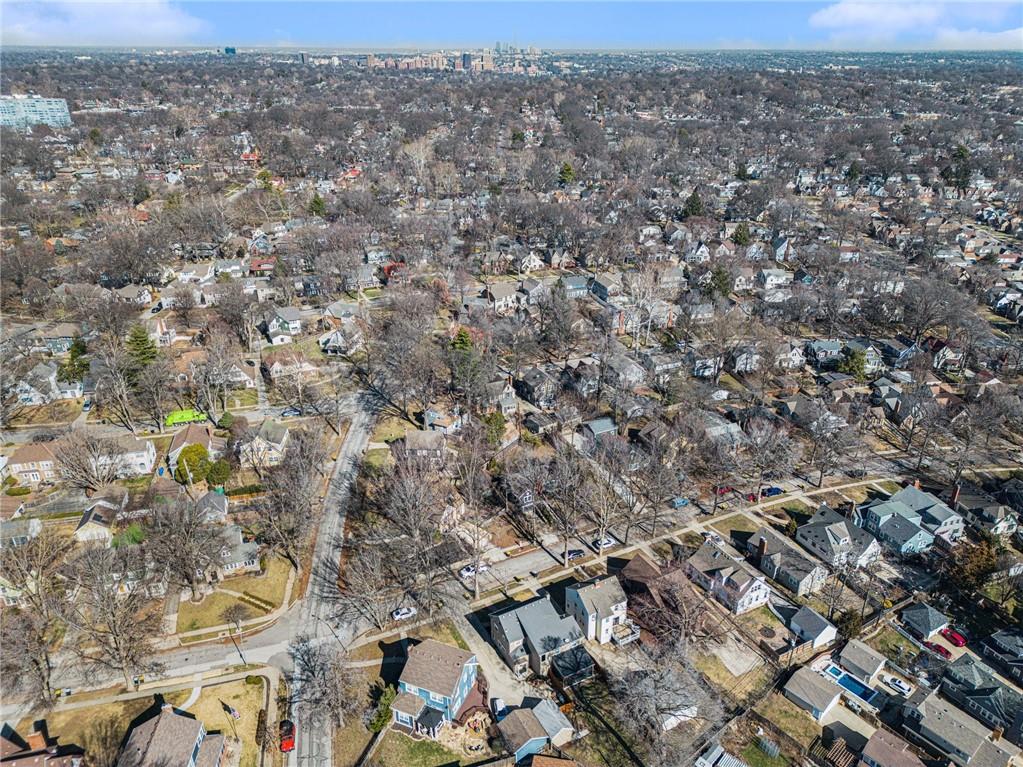 210 East Winthrope Road Kansas City, MO 64113 - Photo 27 of 29