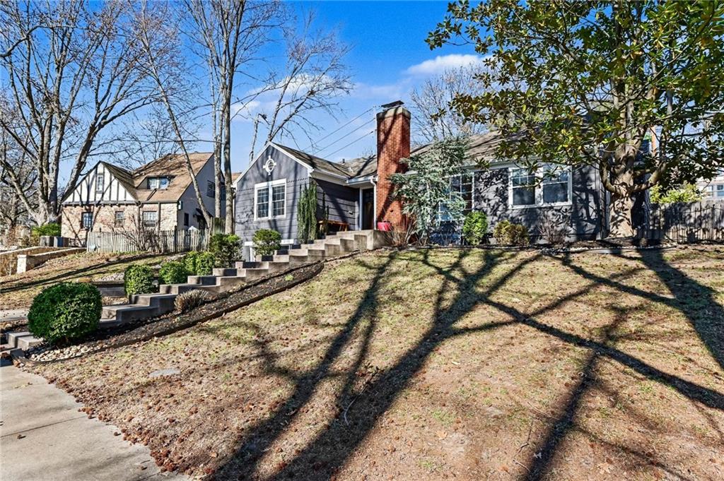 210 East Winthrope Road Kansas City, MO 64113 - Photo 3 of 29