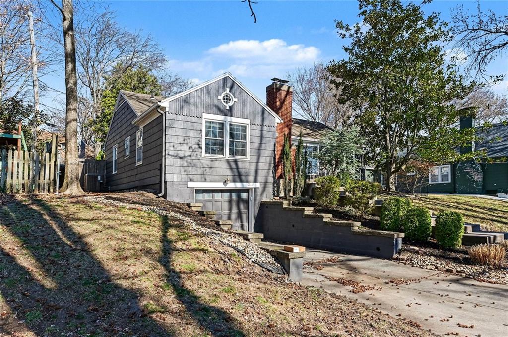 210 East Winthrope Road Kansas City, MO 64113 - Photo 4 of 29