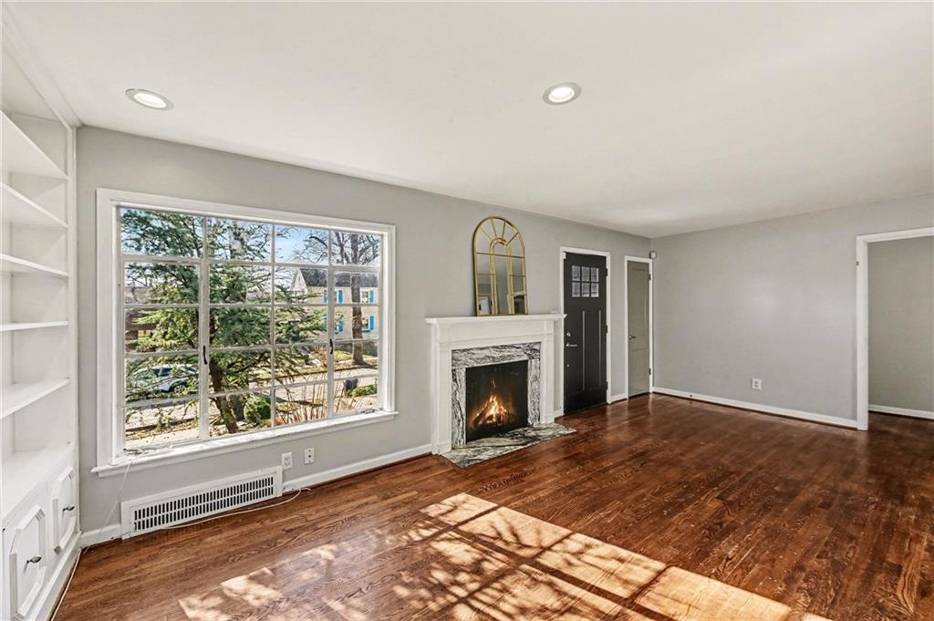 210 East Winthrope Road Kansas City, MO 64113 - Photo 8 of 29