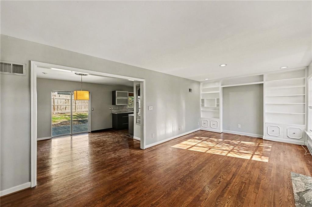 210 East Winthrope Road Kansas City, MO 64113 - Photo 9 of 29