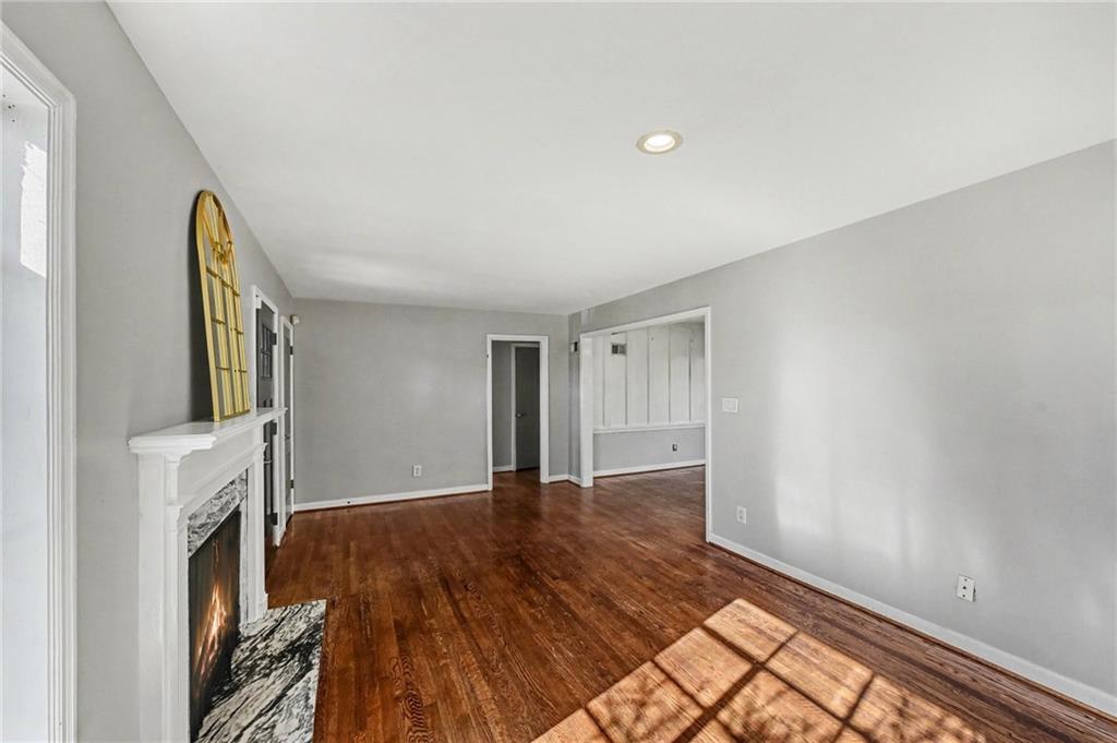 210 East Winthrope Road Kansas City, MO 64113 - Photo 10 of 29