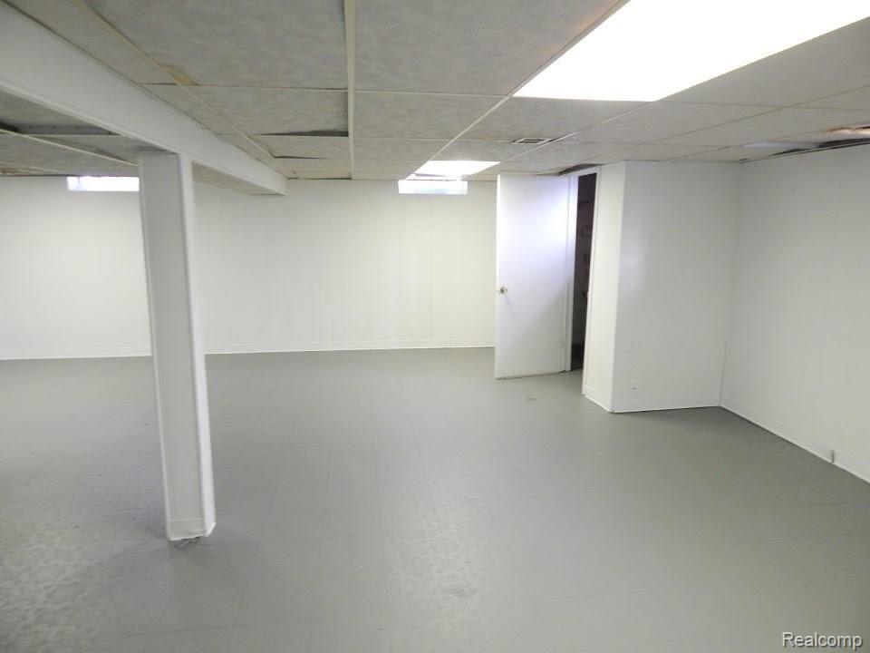 21900 Kelly Road Eastpointe, MI 48021 - Photo 34 of 38