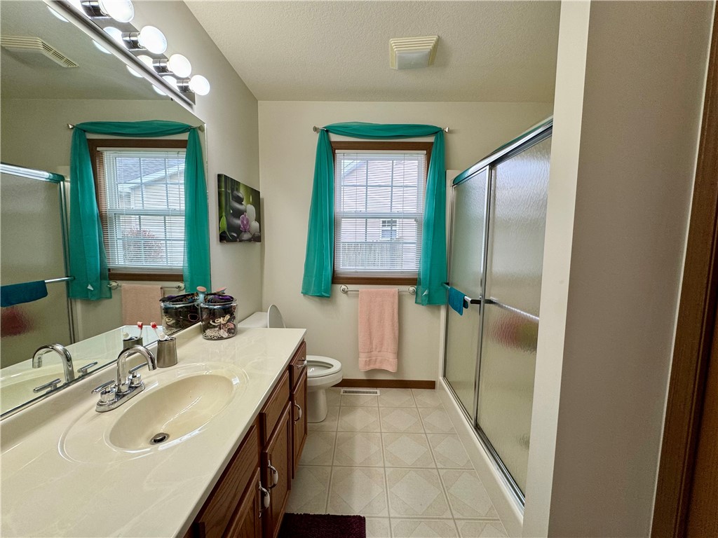 6 Ridgefield Lane Charleston, IL 61920 - Photo 10 of 12 Gallery Image 10