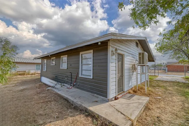 $110,000 | 315 East Bexar Street, Crystal City, TX 78839