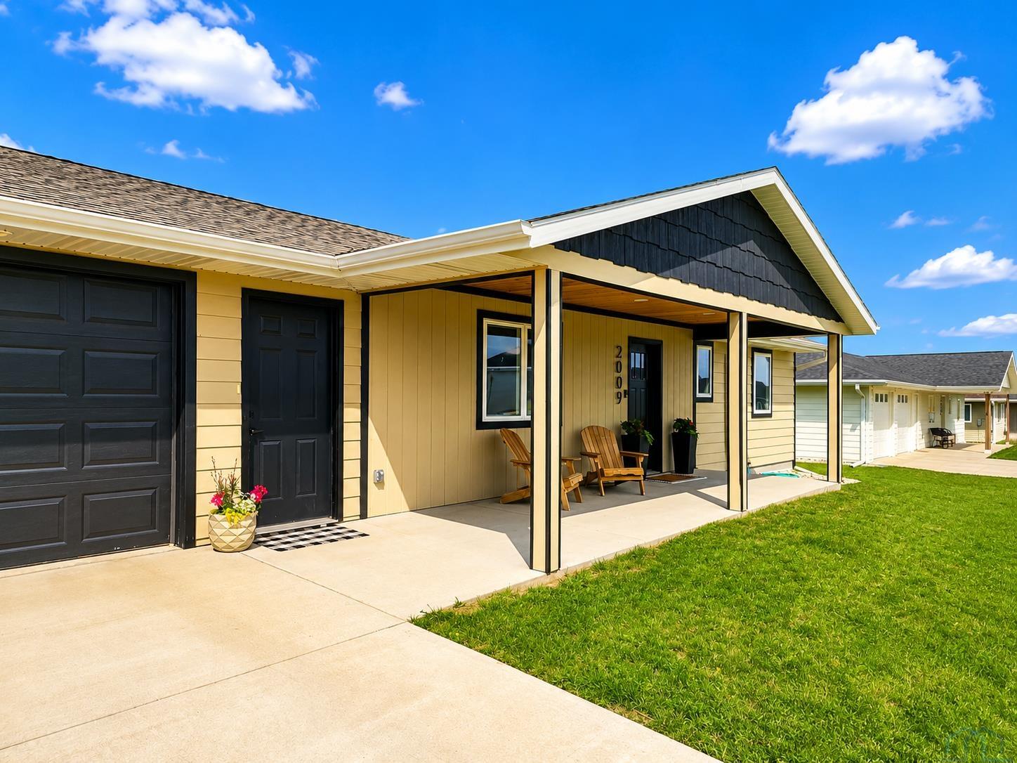 2009 Walnut Street Hull, IA 51239 - Photo 2 of 50 Gallery Image 2