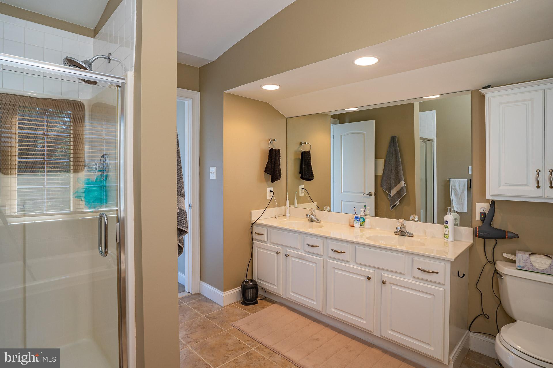99 Cedarcroft Road Kennett Square, PA 19348 - Photo 17 of 39 Private bath & shower