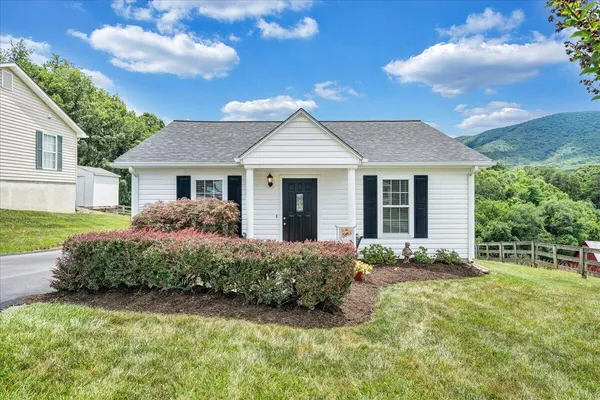 $215,000 | 1533 Blanton Avenue Southeast, Roanoke, VA 24014