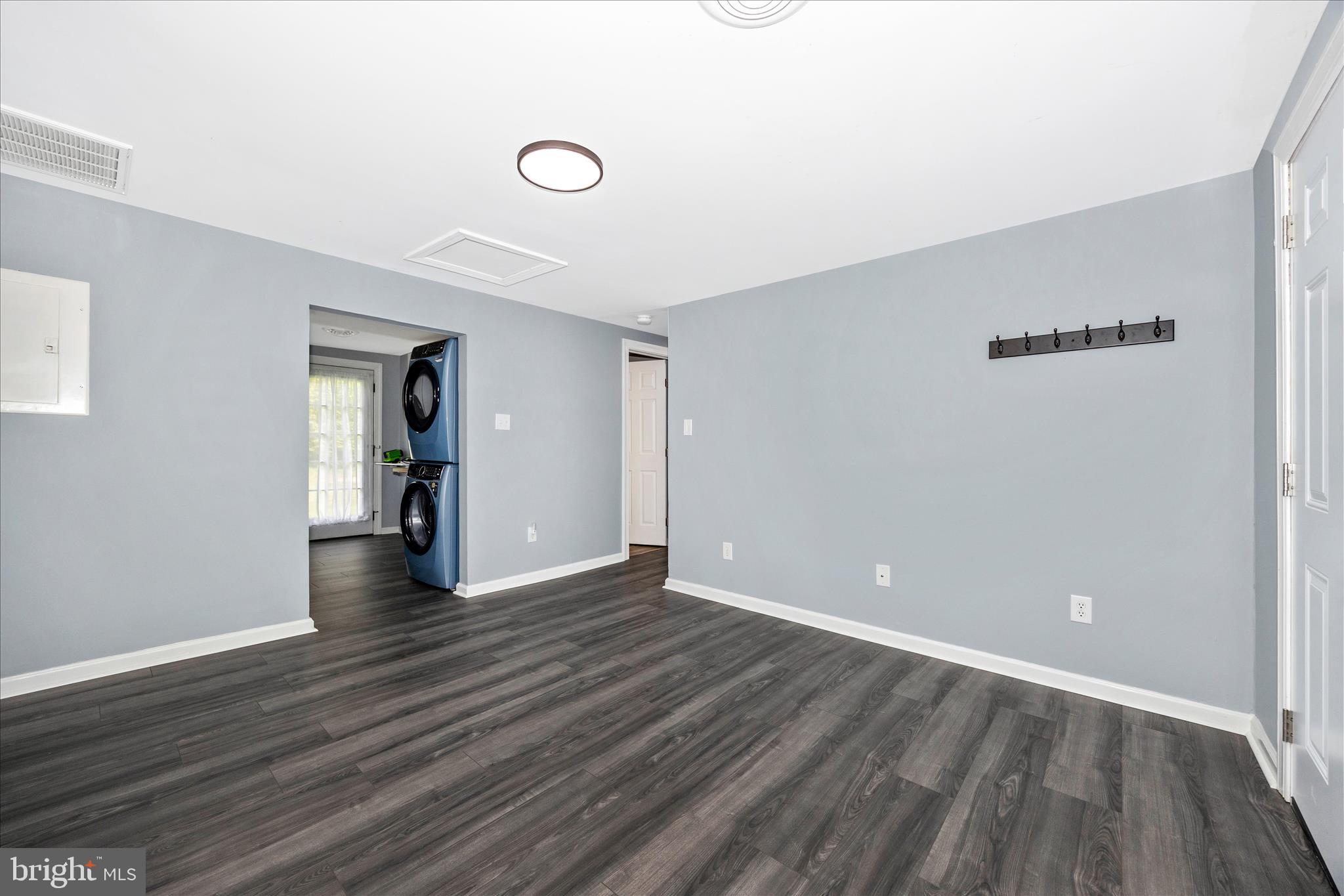 15442 Falling Waters Road Williamsport, MD 21795 - Photo 7 of 38 Living Room