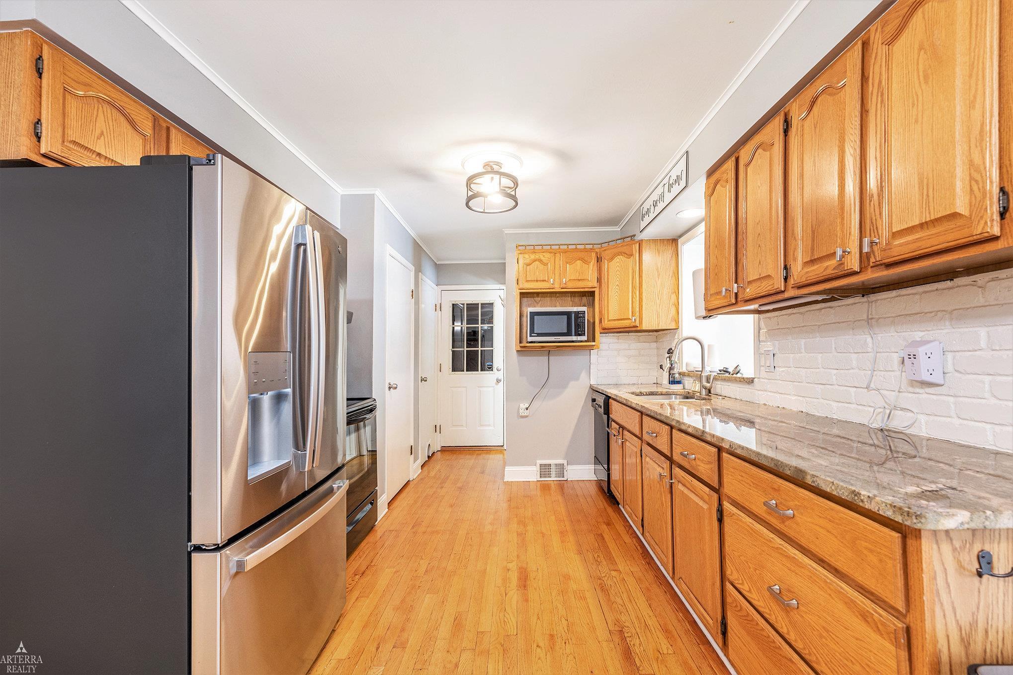 48597 Cardinal Street Utica, MI 48317 - Photo 8 of 24 50165961-c57e8c9e-a0c6-44ef-bf4a-6e495d92df36.JPG