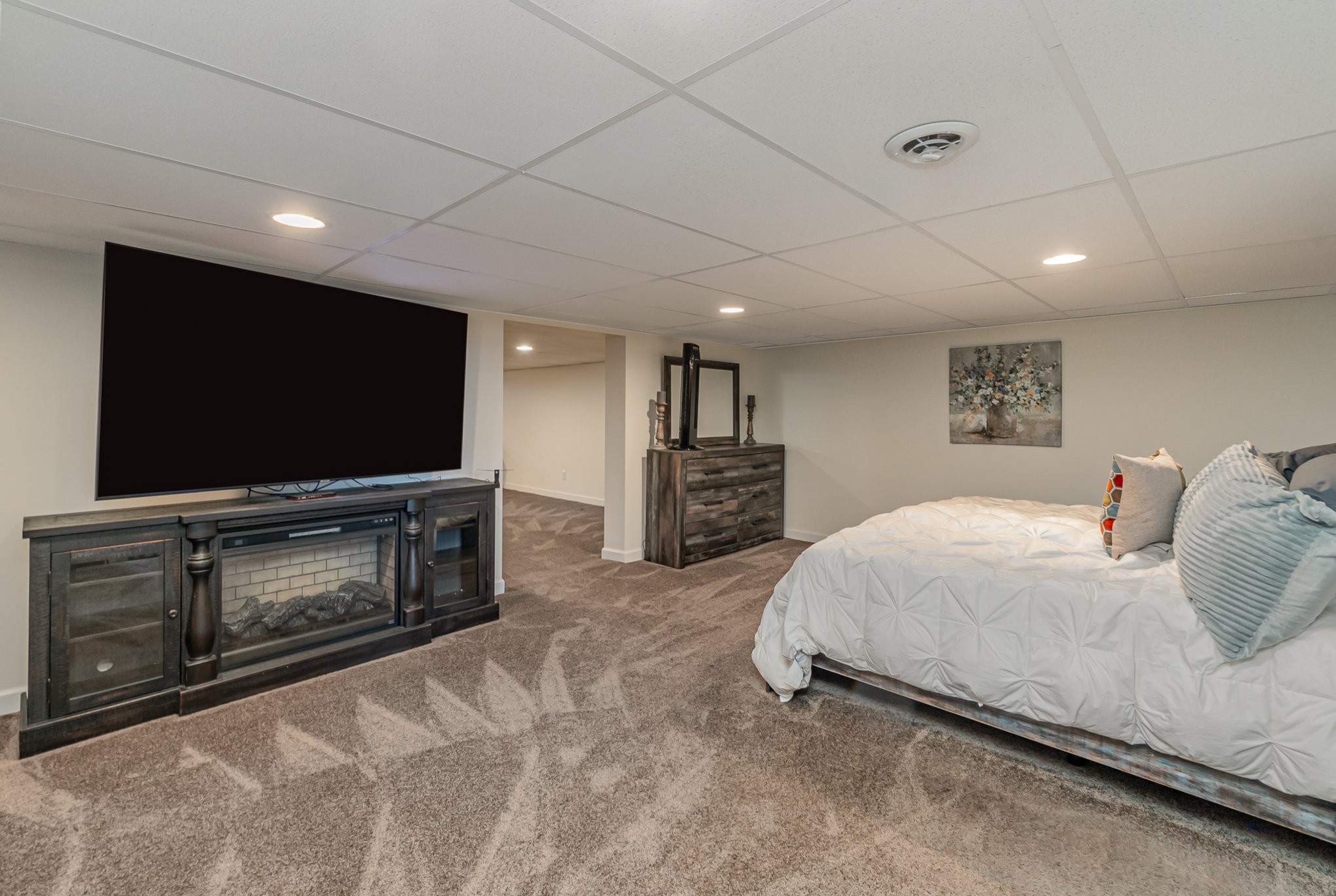 4120 Woodrow Wilson Road Springfield, TN 37172 - Photo 13 of 38 a bedroom with furniture and flat screen tv