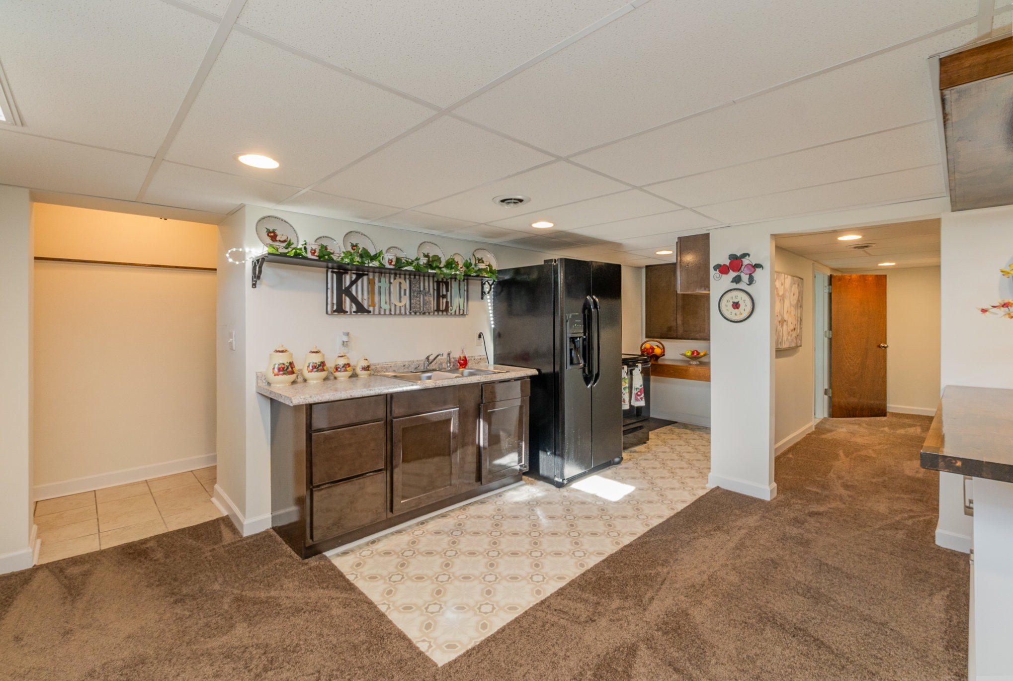 4120 Woodrow Wilson Road Springfield, TN 37172 - Photo 23 of 38 a view of a hallway with cabinet and mirrors