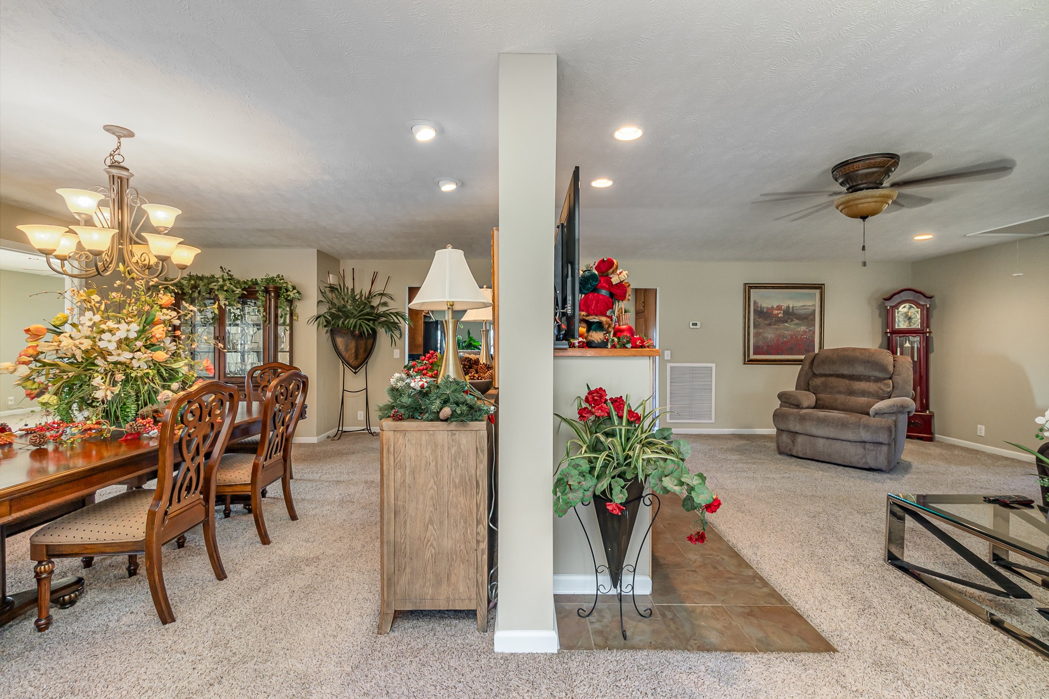 4120 Woodrow Wilson Road Springfield, TN 37172 - Photo 5 of 38 a living room filled with furniture and flowers