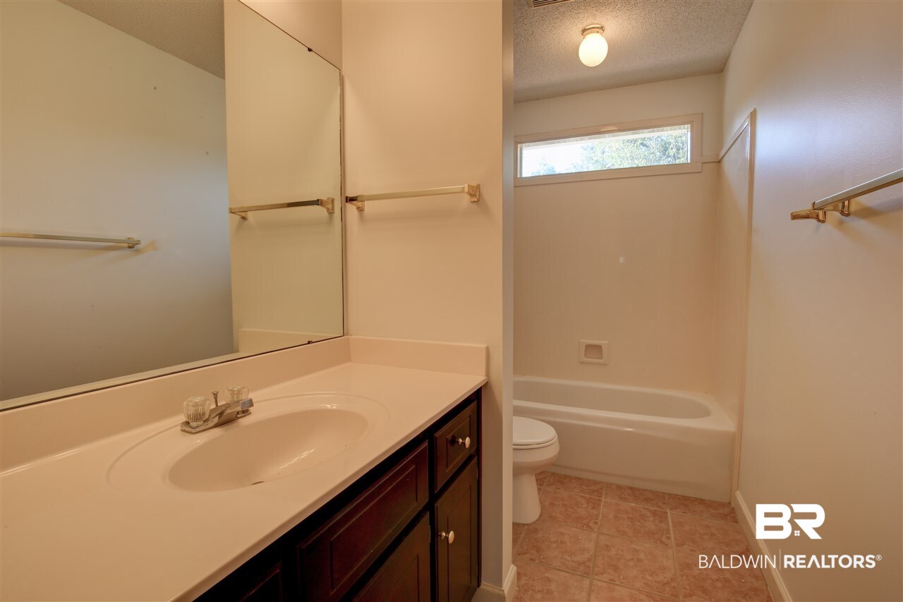 7096 Wedgewood Court Daphne, AL 36526 - Photo 15 of 21 bathroom 3
