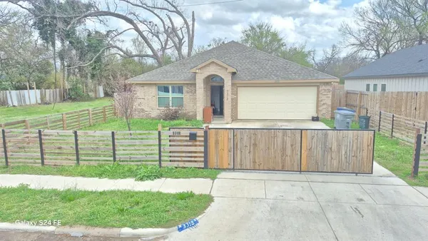 $2,799 | 3318 Rutledge Street, Dallas, TX 75215