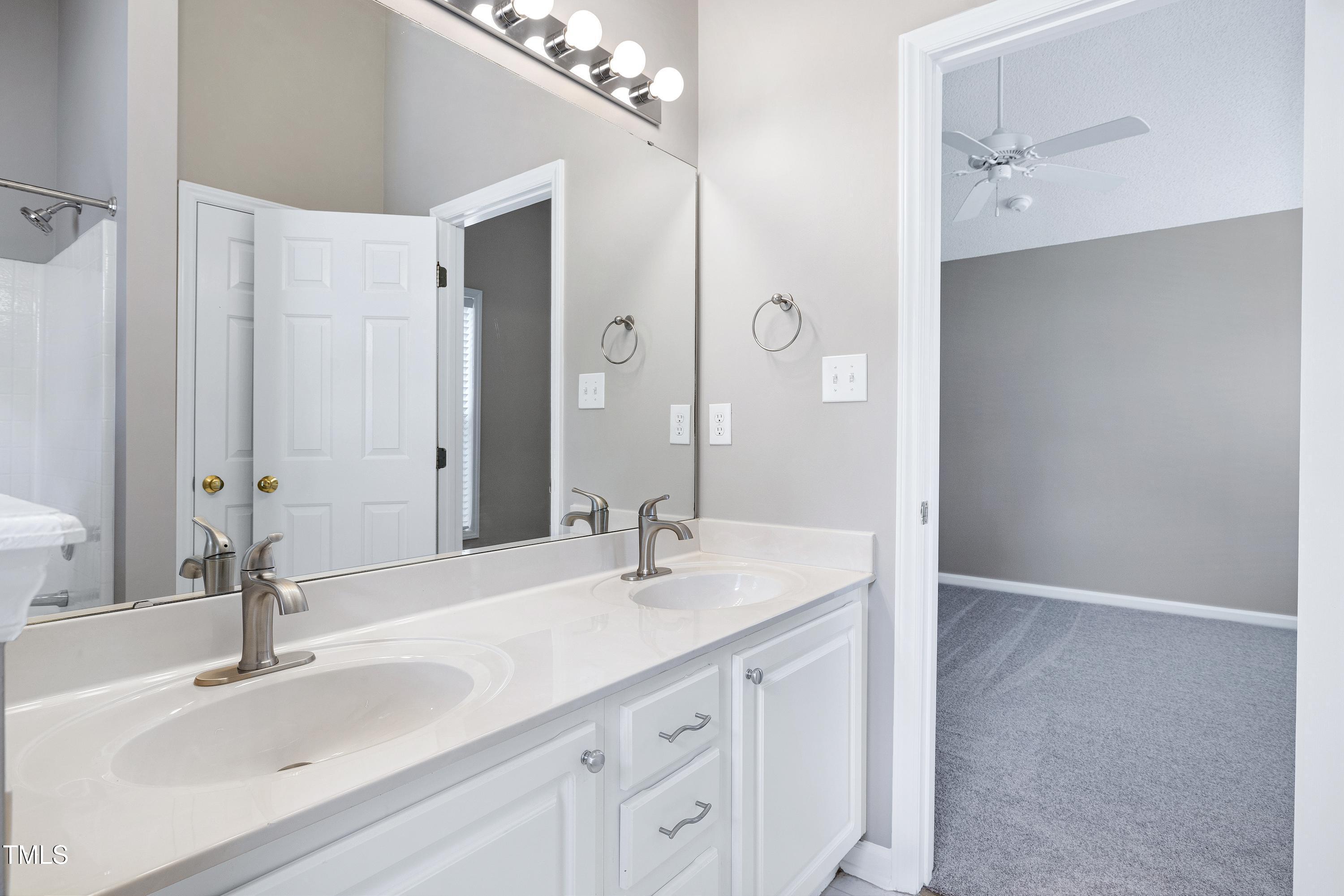 5624 Yates Garden Lane Raleigh, NC 27606 - Photo 25 of 41 Primary Bathroom
