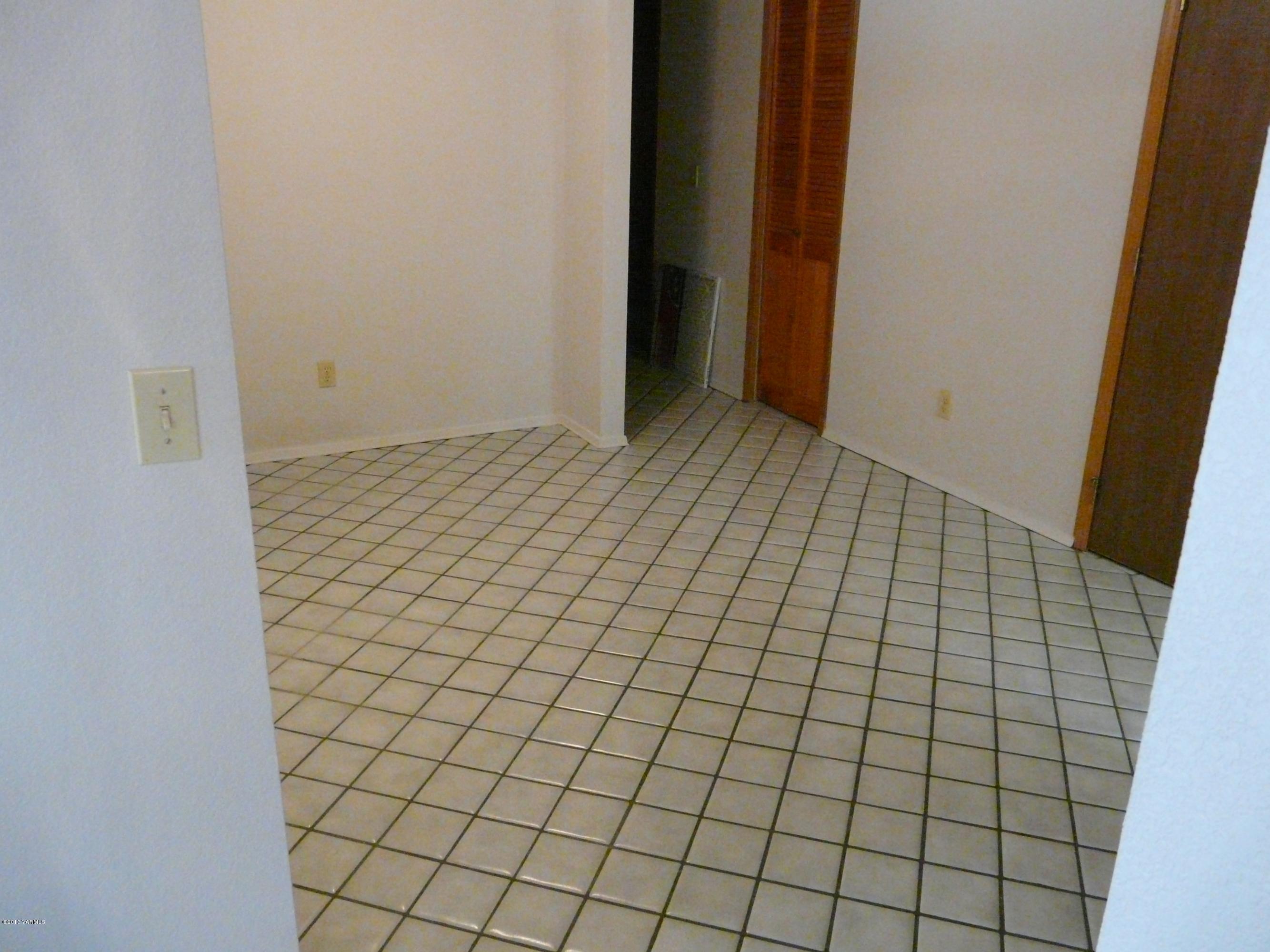 10605 Hackett Road Yakima, WA 98903 - Photo 12 of 17 P1080391