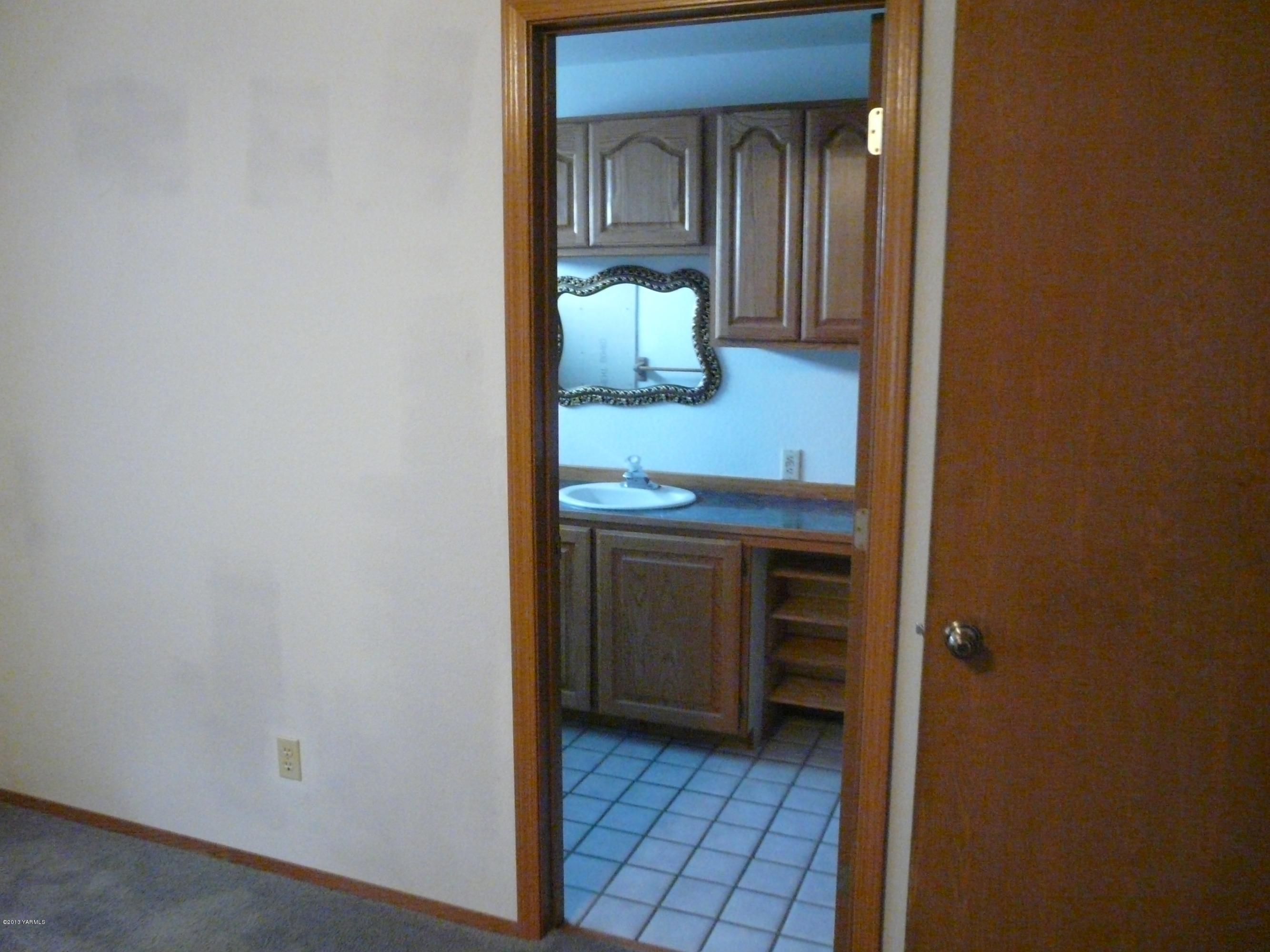 10605 Hackett Road Yakima, WA 98903 - Photo 15 of 17 P1080394
