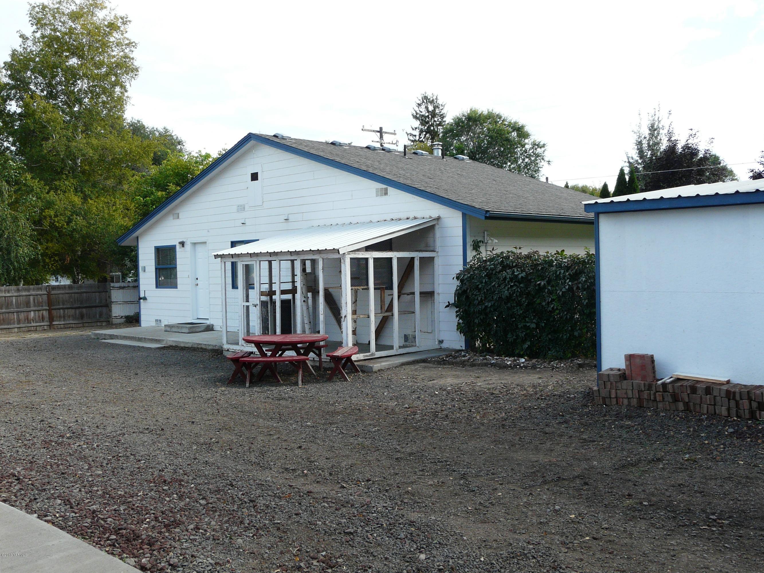 10605 Hackett Road Yakima, WA 98903 - Photo 4 of 17 P1080382