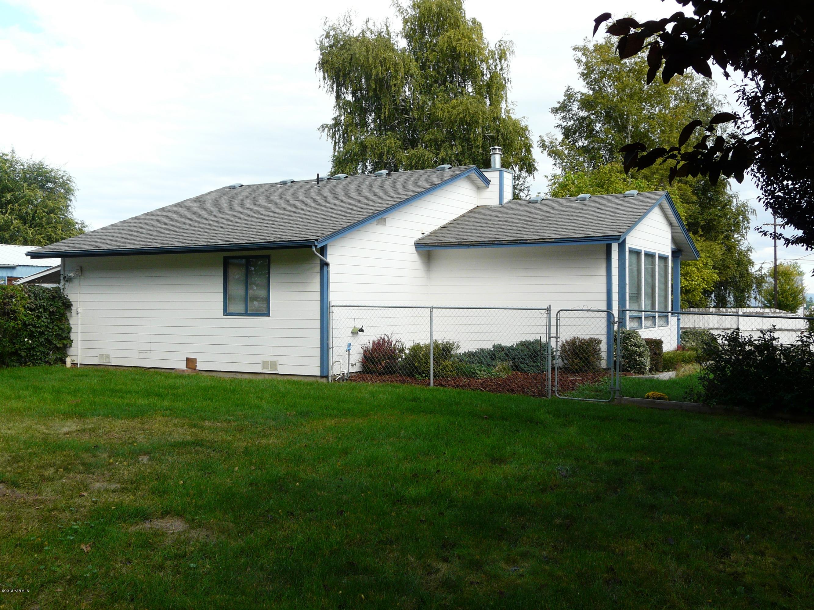 10605 Hackett Road Yakima, WA 98903 - Photo 5 of 17 P1080383