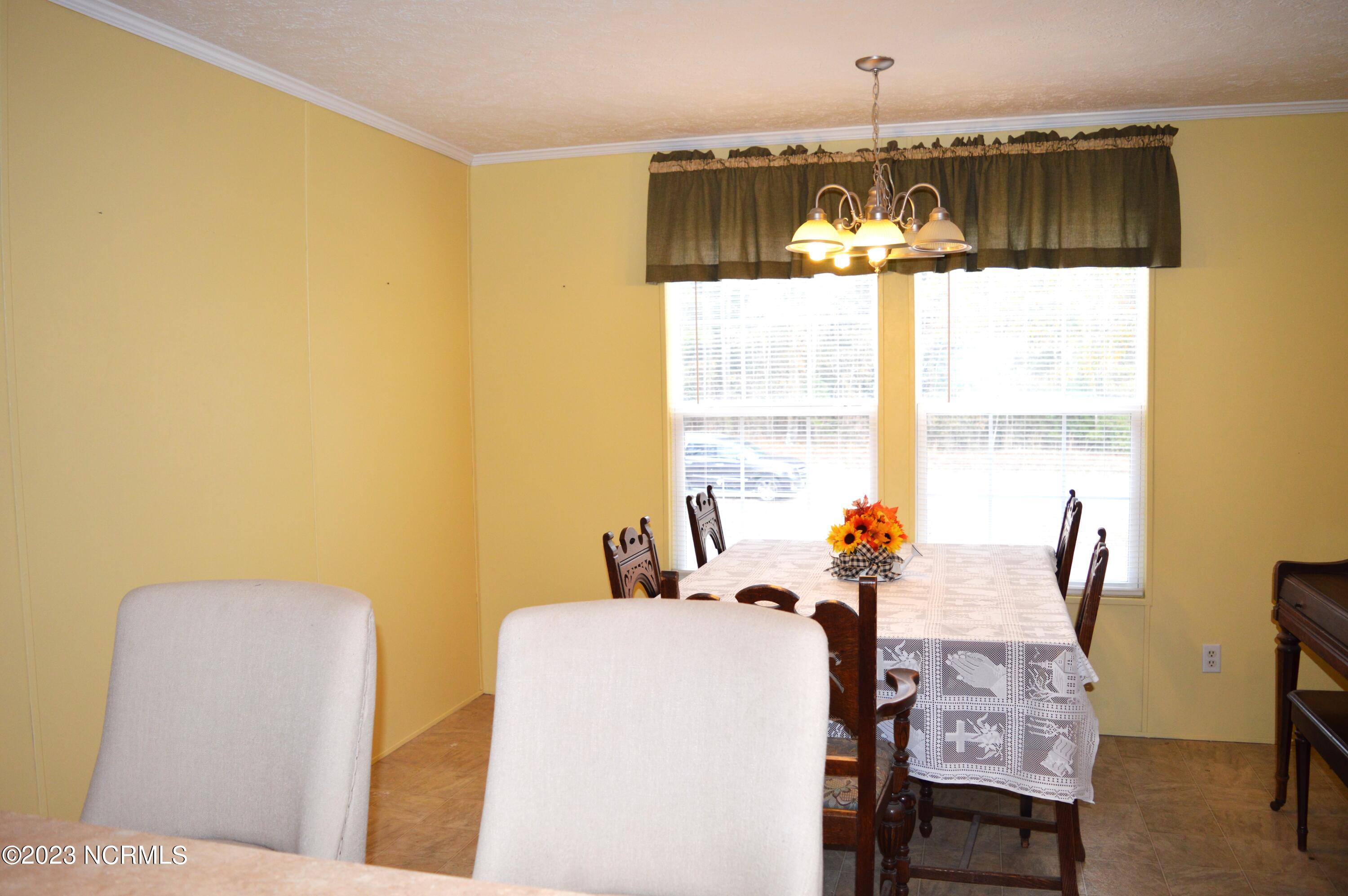 2870 Rooks Road Atkinson, NC 28421 - Photo 16 of 38 Kitchen/Dining area
