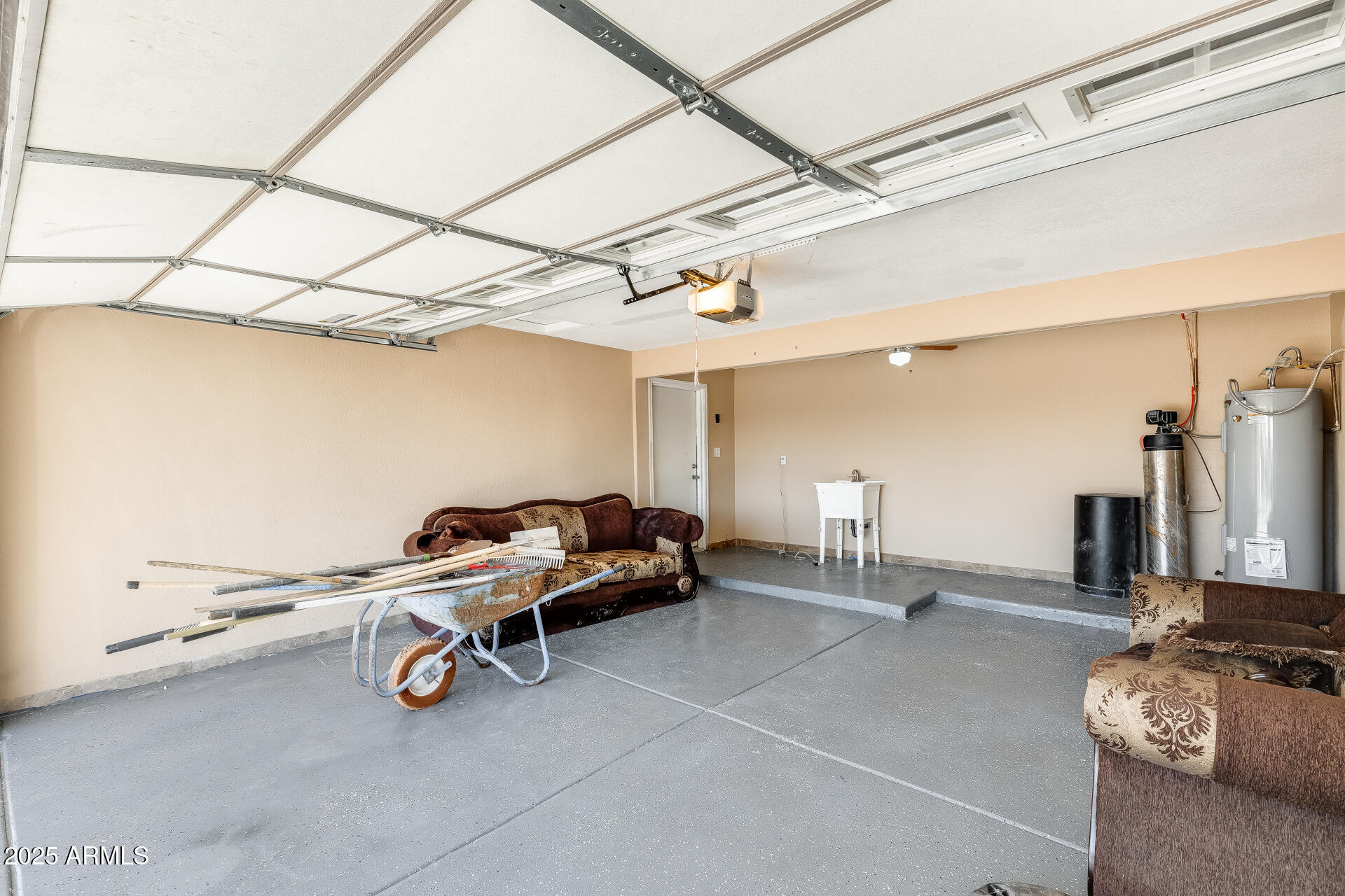 17633 North 15th Avenue Phoenix, AZ 85023 - Photo 19 of 32 a view of a livingroom with furniture and a rug
