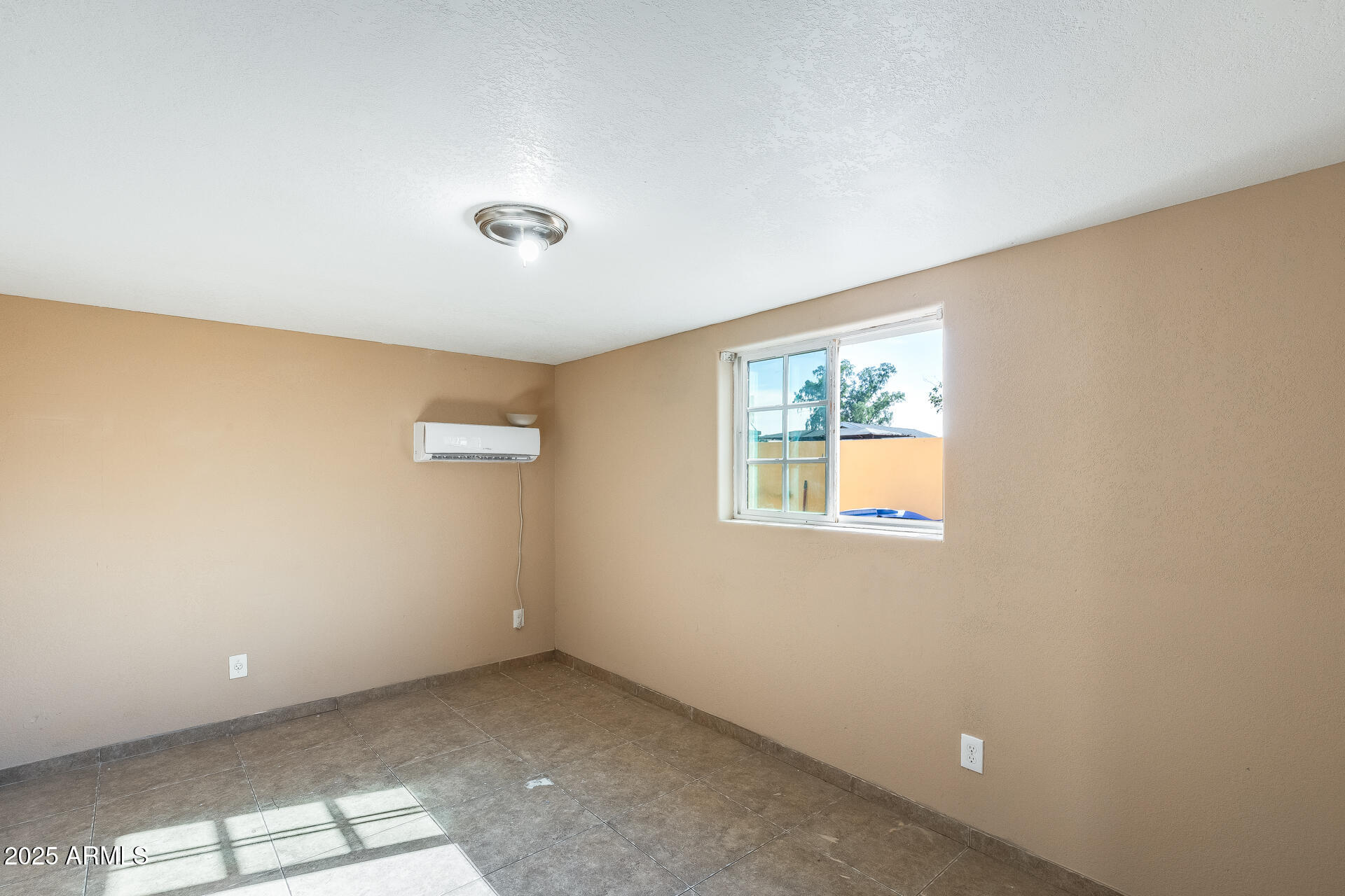 17633 North 15th Avenue Phoenix, AZ 85023 - Photo 23 of 32 an empty room with windows