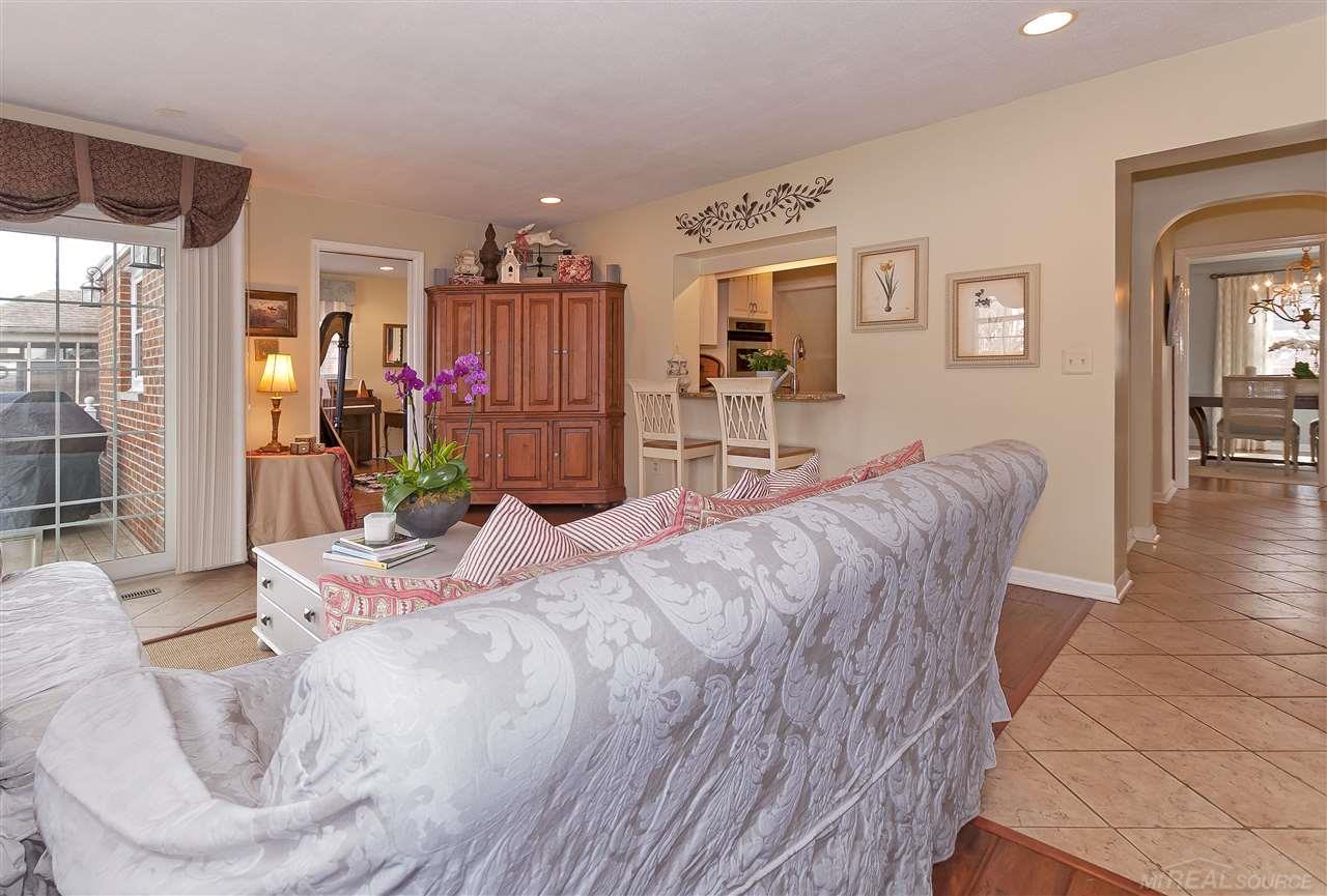 1652 Hawthorne Road Grosse Pointe Woods, MI 48236 - Photo 15 of 55