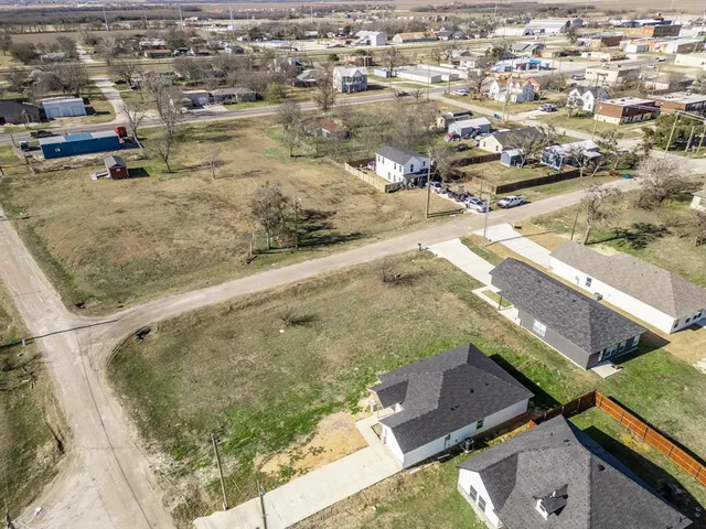 a black and white photo of a sky