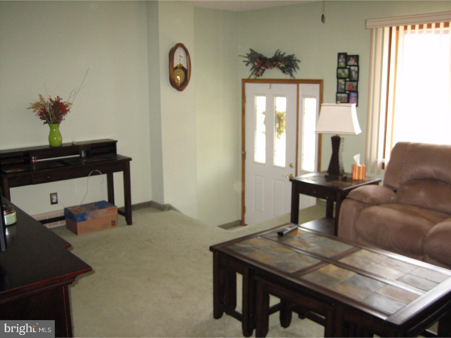12623 Richton Road Philadelphia, PA 19154 - Photo 5 of 22 Living Room