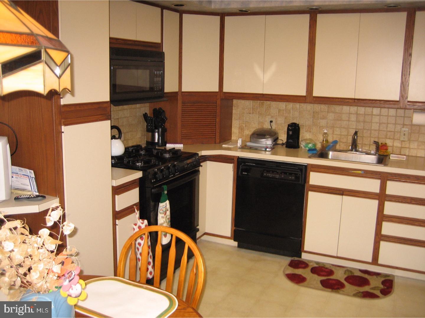 12623 Richton Road Philadelphia, PA 19154 - Photo 9 of 22 Kitchen