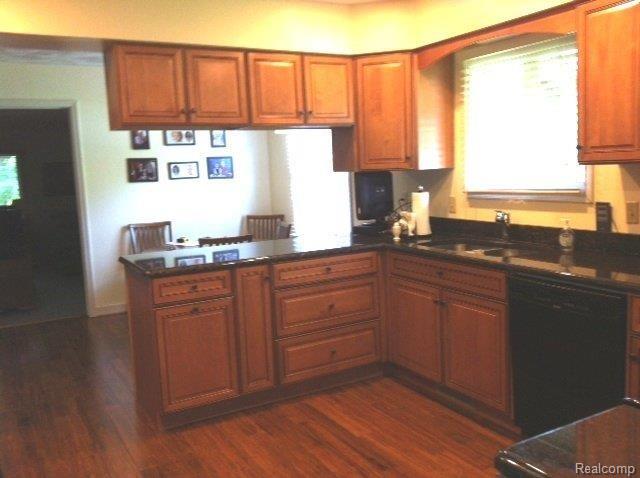 3546 Lantern View Howell, MI 48843 - Photo 5 of 25 Kitchen 2