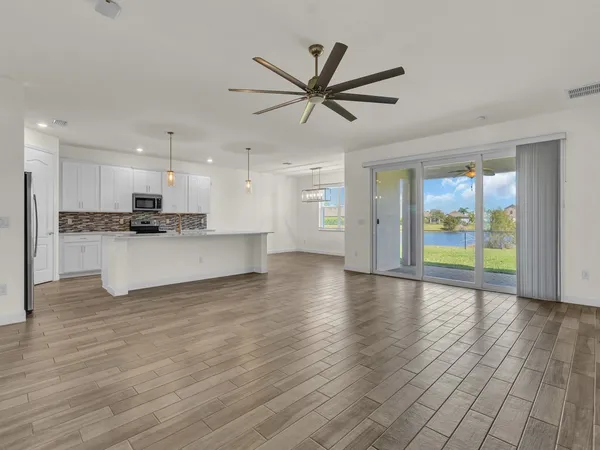 $4,000 | 5982 Sequoia Circle, Vero Beach, FL 32967