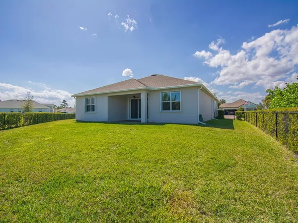 $4,000 | 5982 Sequoia Circle, Vero Beach, FL 32967