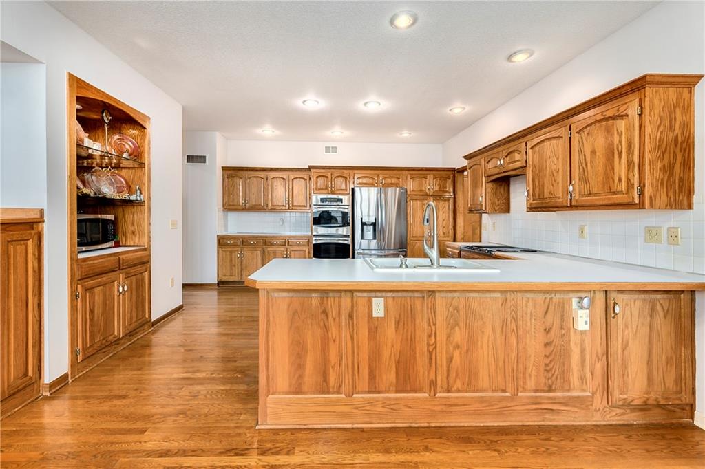 1028 Northeast Moss Point Road Lee's Summit, MO 64064 - Photo 7 of 30 Gallery Image 7