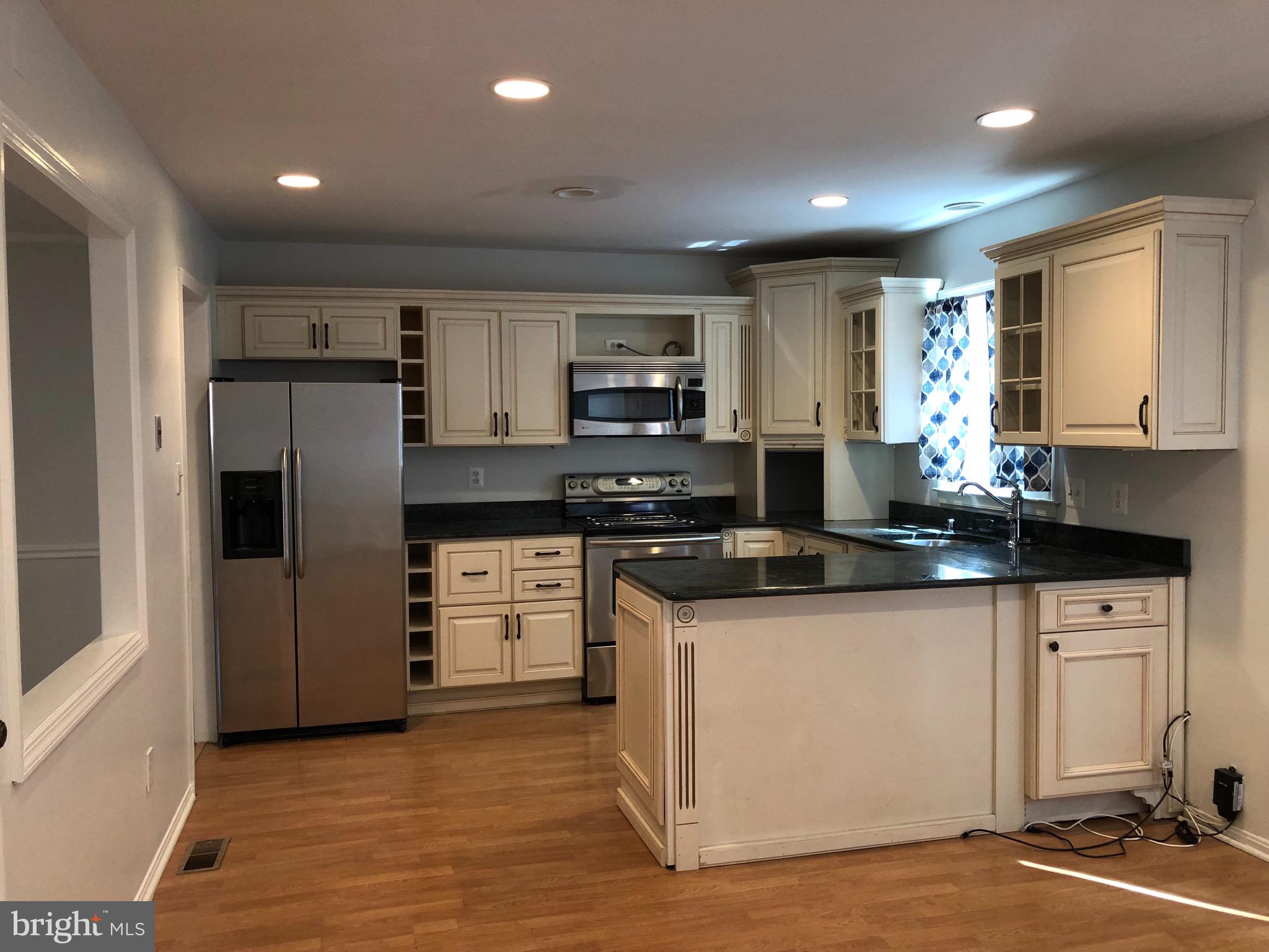 7913 Treeside Court Springfield, VA 22152 - Photo 4 of 14 Beautiful large kitchen