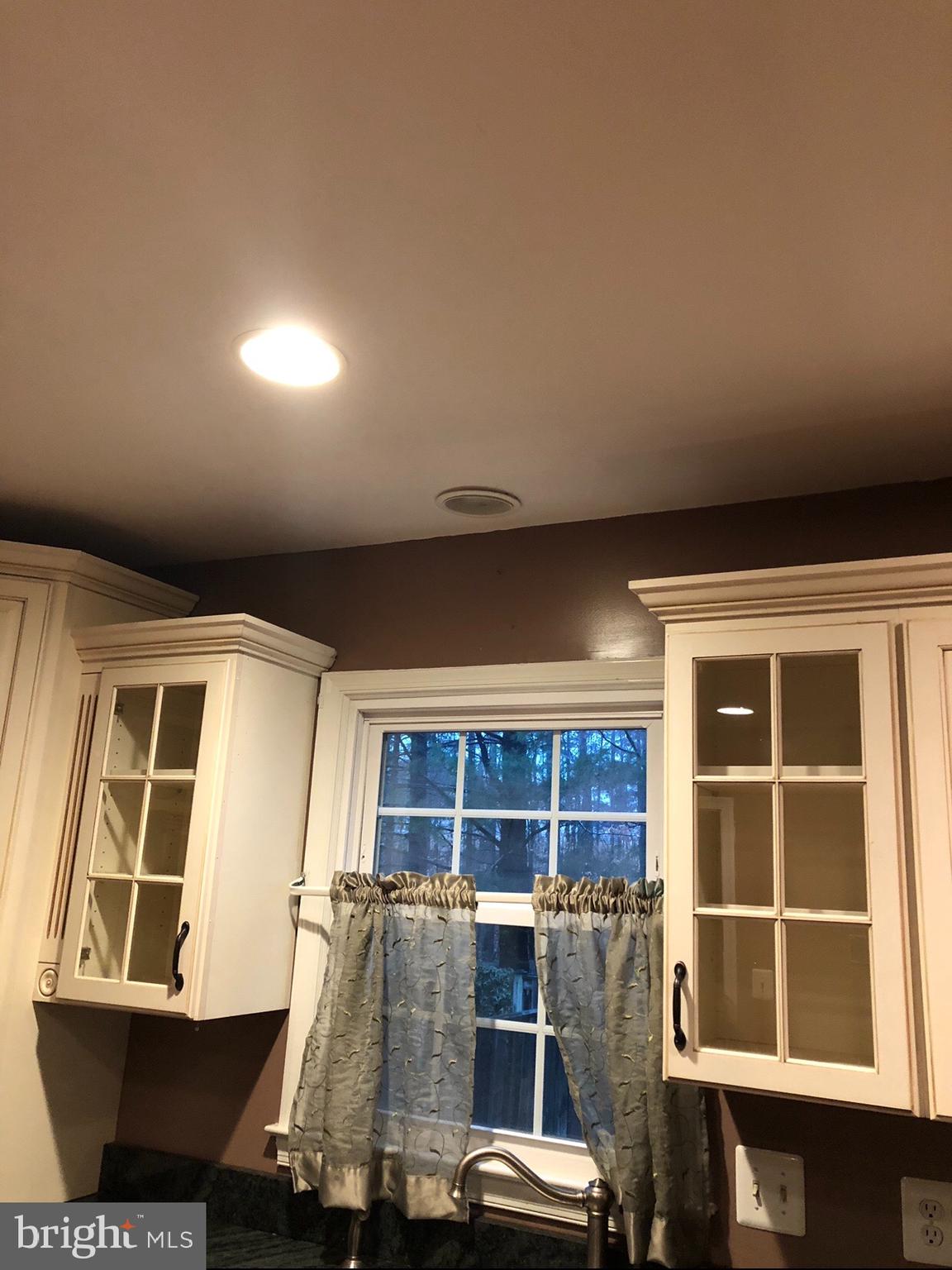 7913 Treeside Court Springfield, VA 22152 - Photo 8 of 14 Kitchen