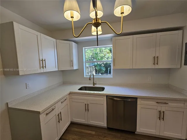 $1,100,000 | 1915 Normandy Drive, Miami Beach, FL 33141