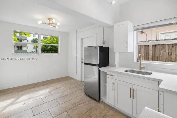 $949,900 | 1915 Normandy Drive, Miami Beach, FL 33141