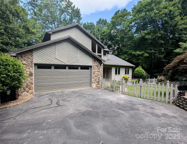 $499,000 | 2 Pleasant Hill Drive, Franklin, NC 28734