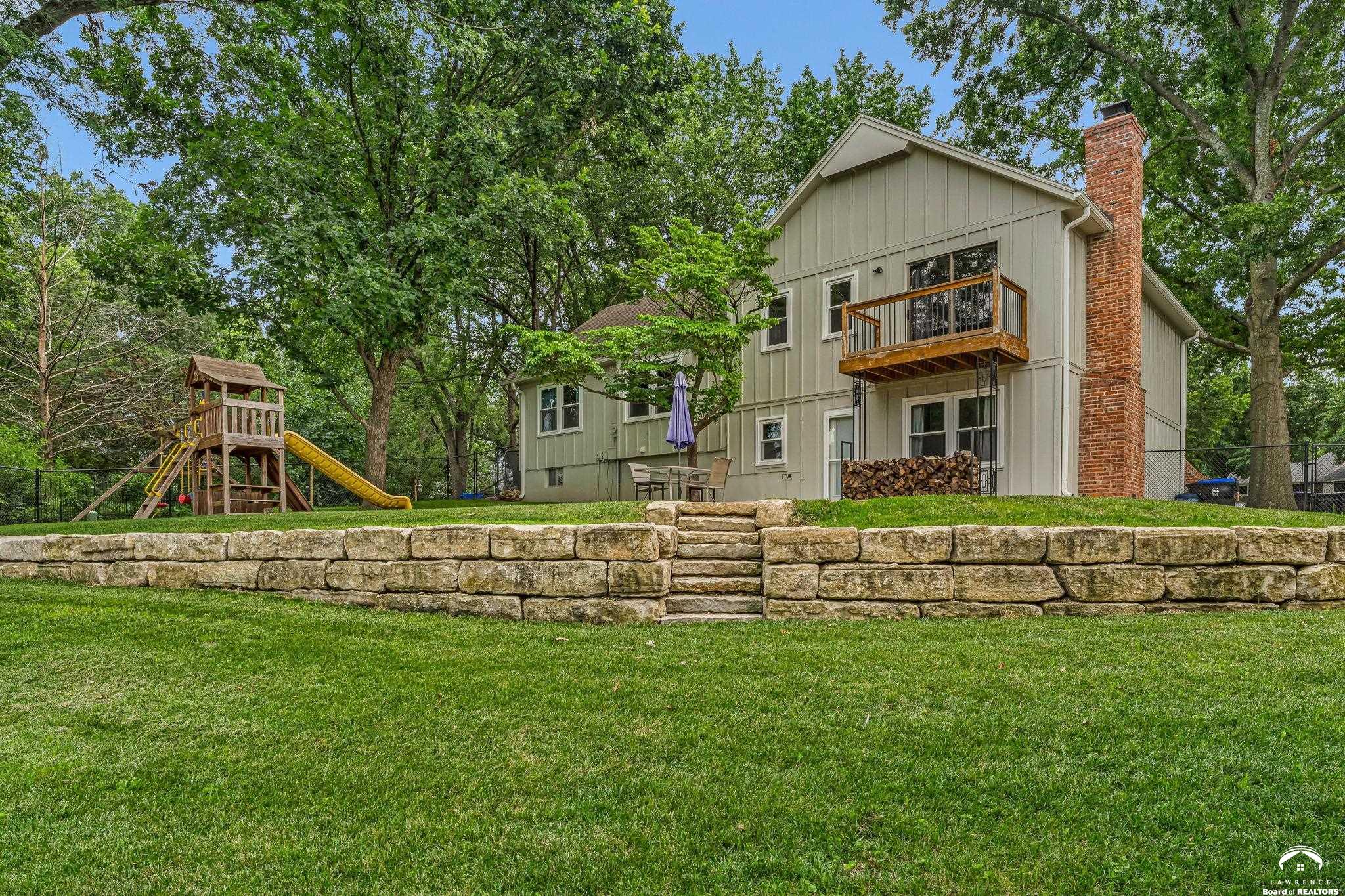 2324 Southwest 34th Street Topeka, KS 66611 - Photo 4 of 45