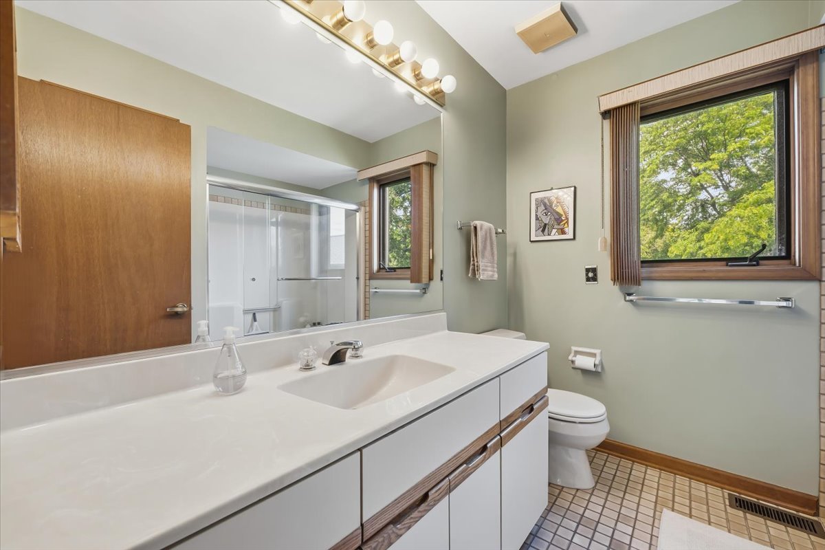 1755 Wiesbrook Road South Wheaton, IL 60189 - Photo 21 of 28