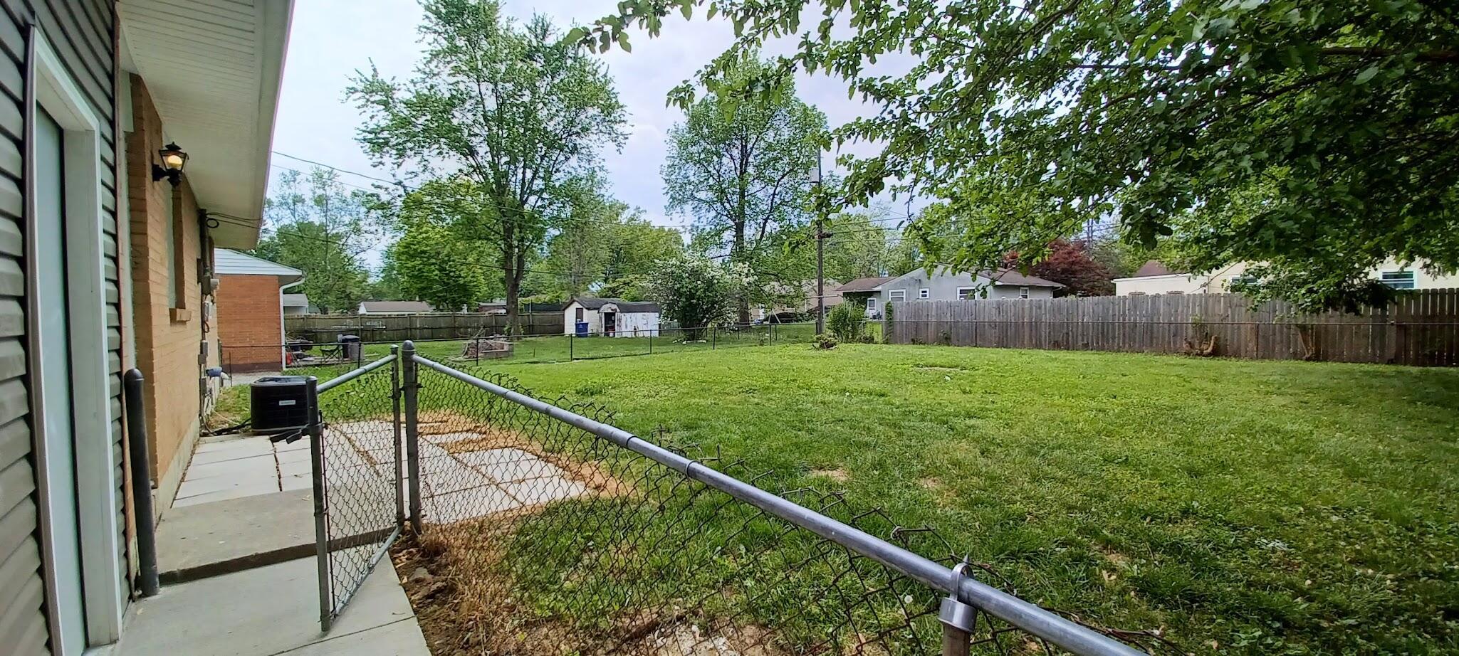 1831 Lonsdale Road Columbus, OH 43232 - Photo 23 of 24 Fenced yard
