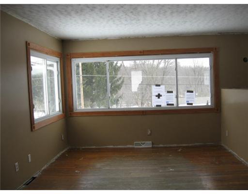 133 Midvale Road Big Beaver, PA 16157 - Photo 6 of 11 Living Room.