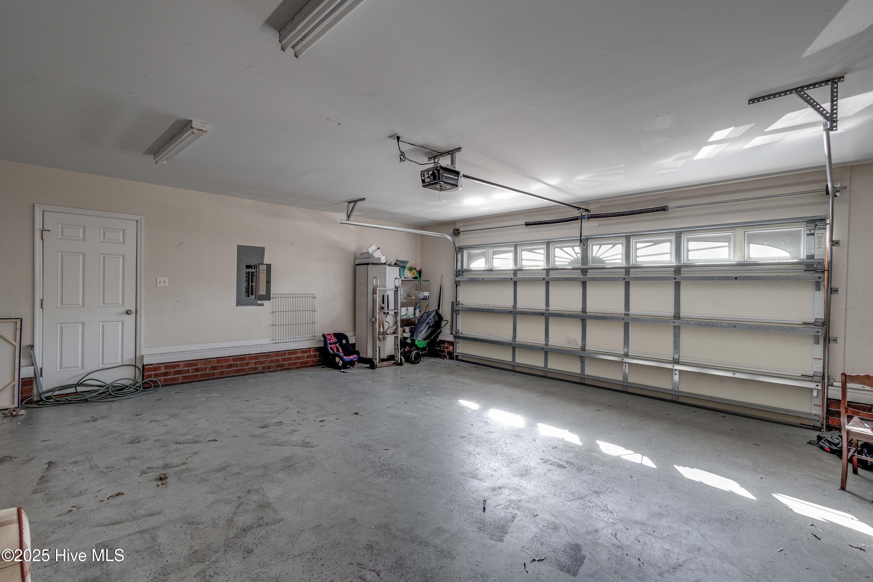 414 Conner Grant Road New Bern, NC 28562 - Photo 39 of 42 Garage