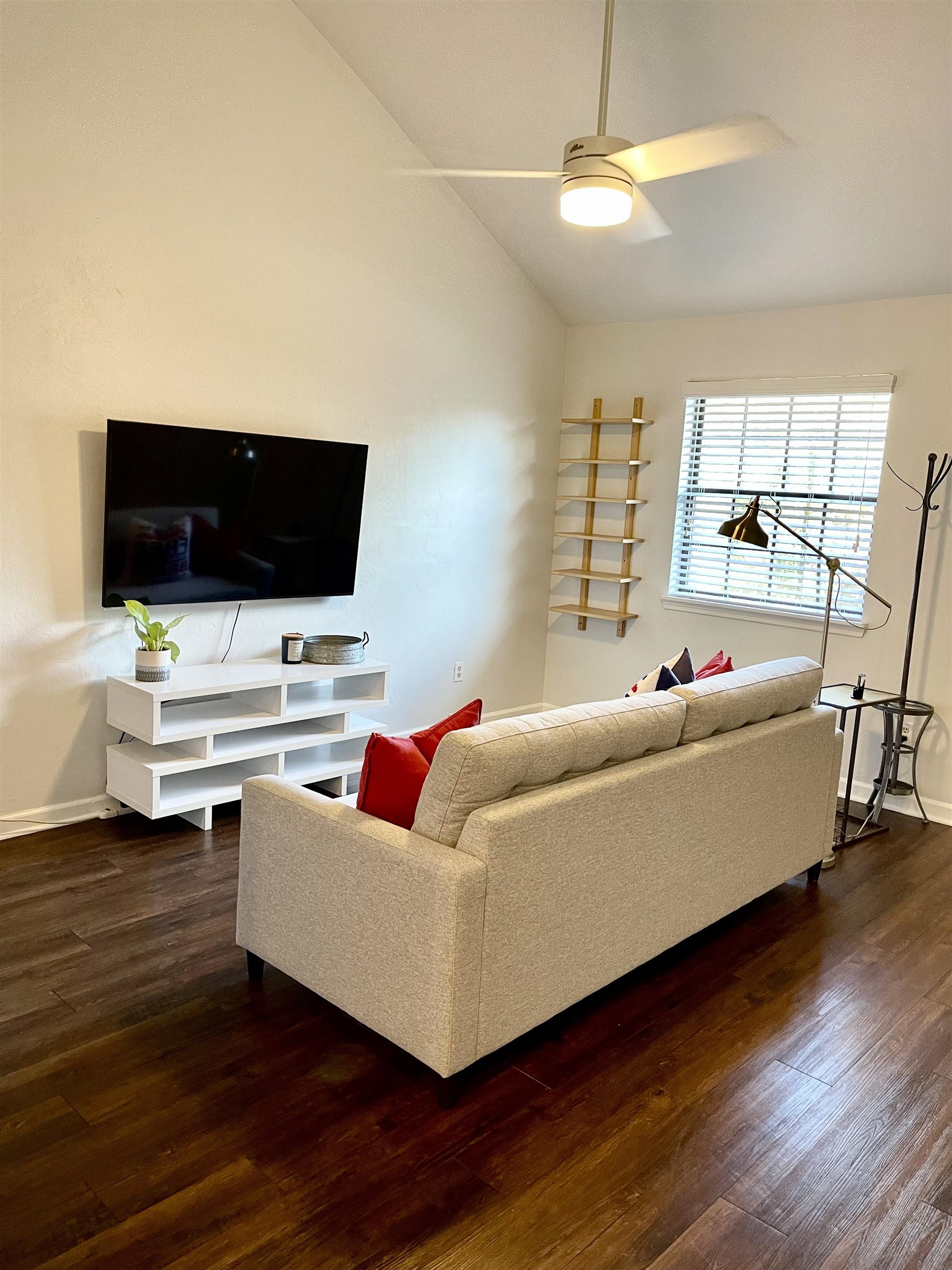 1828 Jackson Bluff Road, Unit E Tallahassee, FL 32304 - Photo 8 of 10 Gallery Image 8