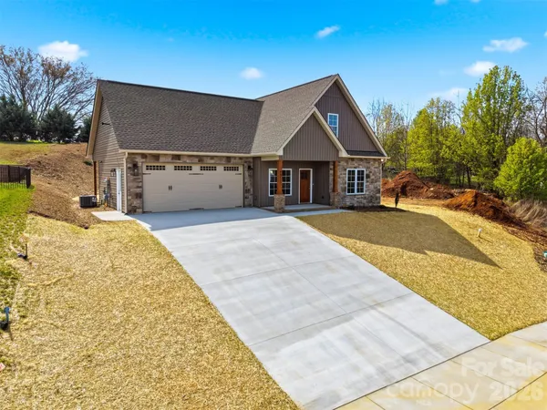 $414,900 | 4957 Southview Drive, Hickory, NC 28602