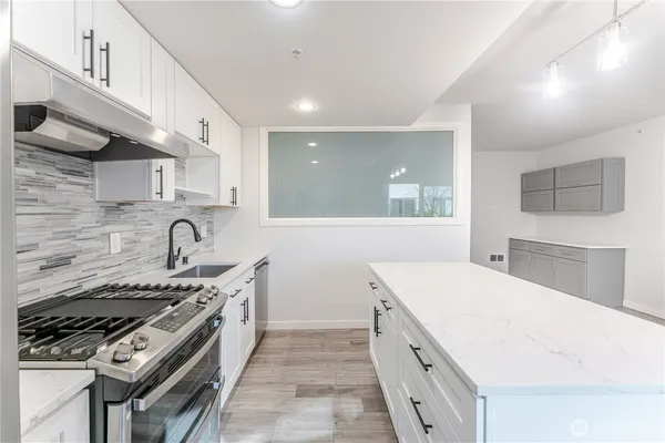 $407,500 | 76 Cedar Street, Unit 303, Seattle, WA 98121