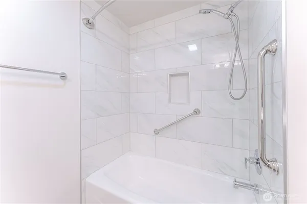 $407,500 | 76 Cedar Street, Unit 303, Seattle, WA 98121